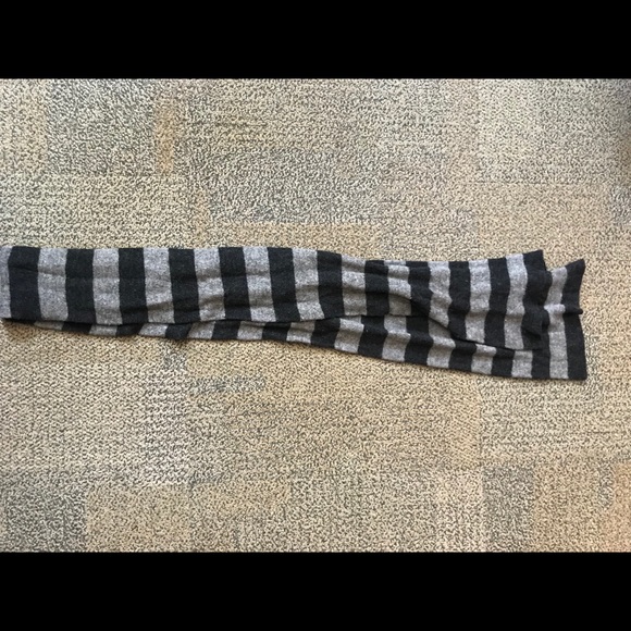 Scarfs - Picture 4 of 4